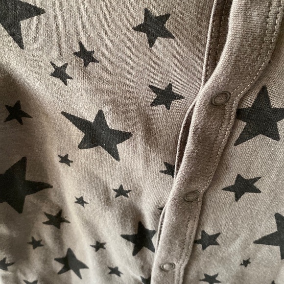 Baby Long Sleeve Star Onepiece Size Newborn NEW - Picture 2 of 4